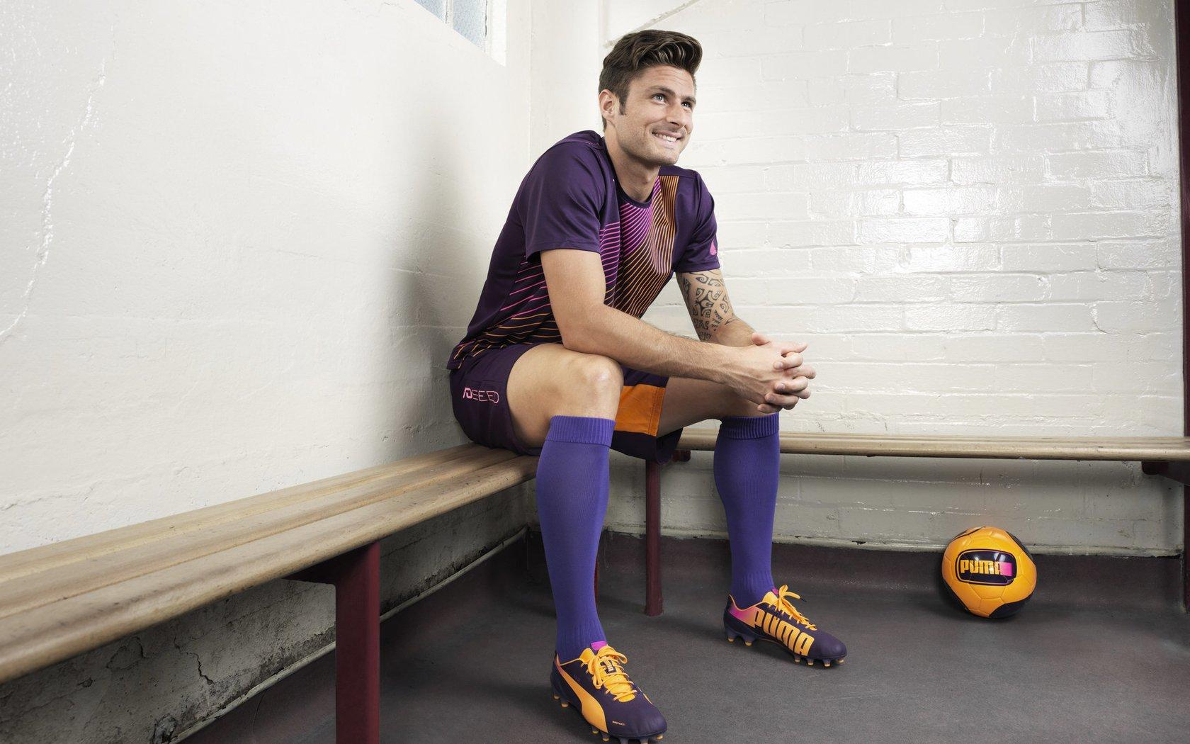 击剑健儿军训淬火 意志如钢剑指巴黎