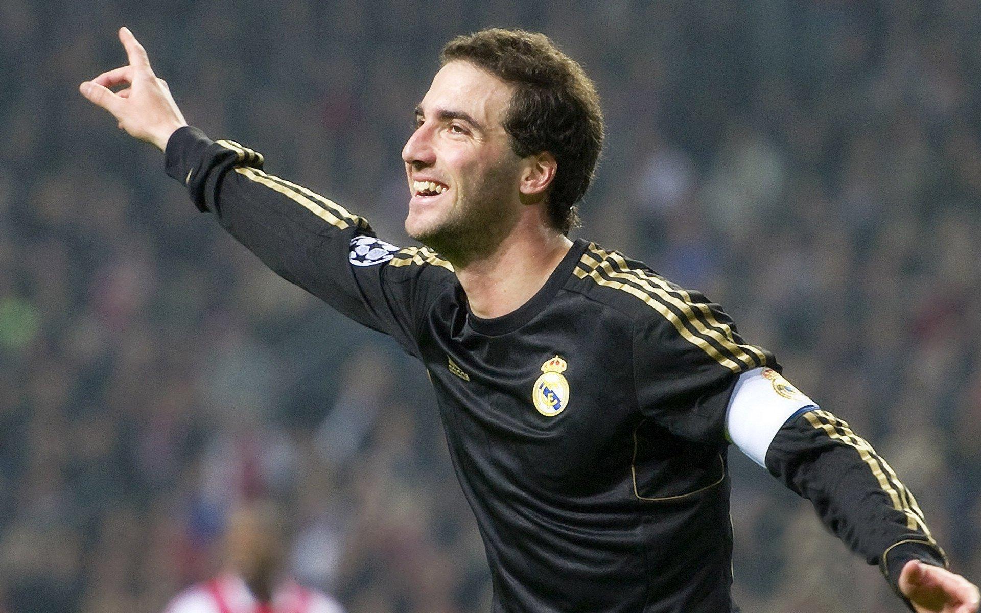 西甲巴西双子星导演伯纳乌狂欢夜 皇马四球横扫西班牙人稳坐榜首