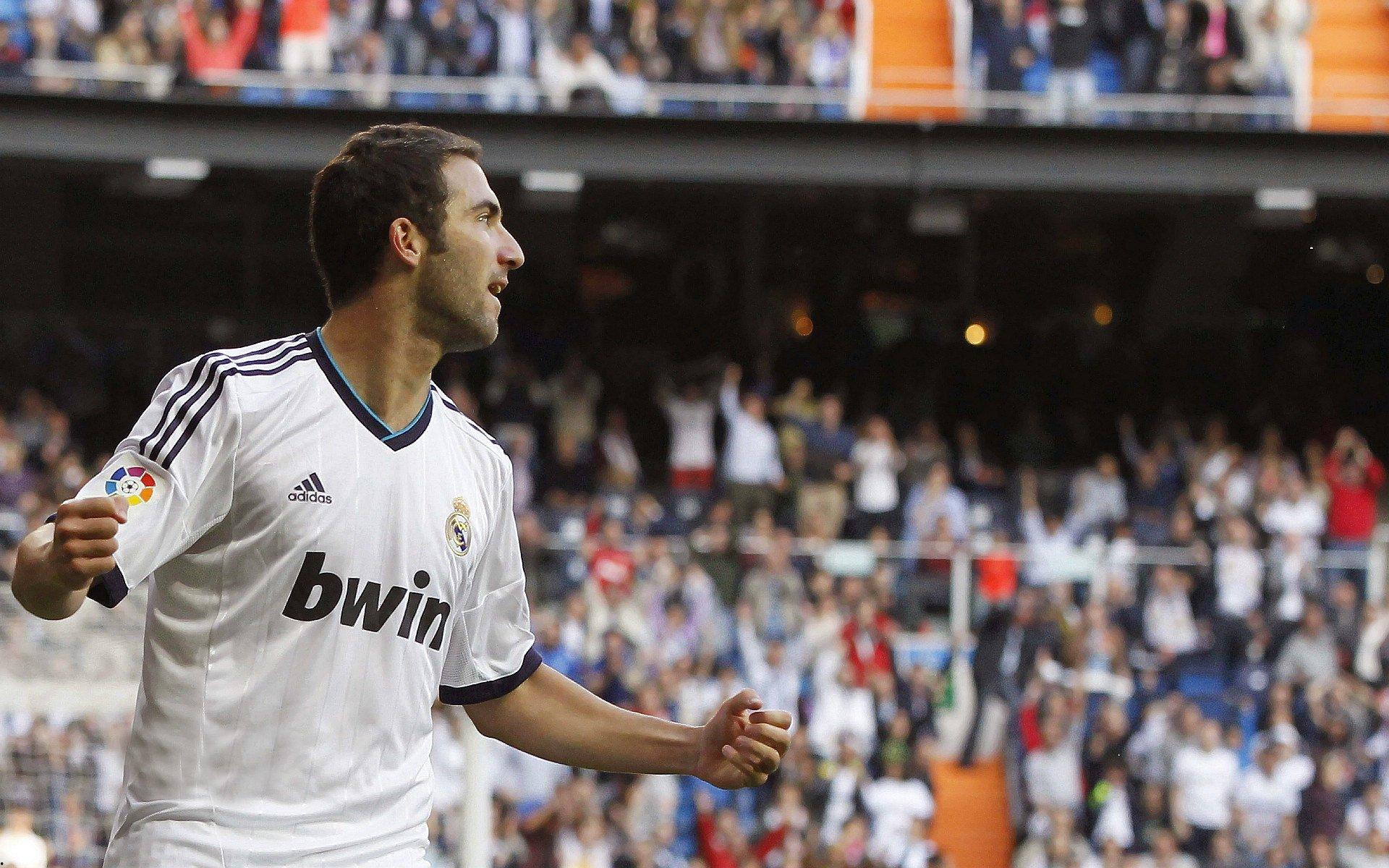 萌神库里全明星舞台演绎魔法传球 精妙助攻集锦引爆社交媒体